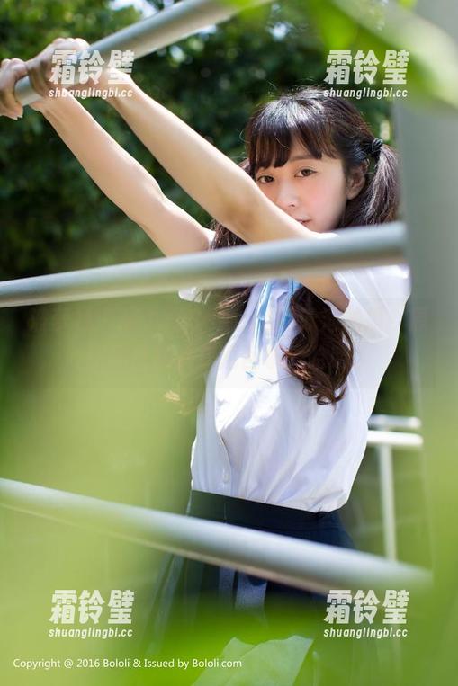 波萝社-猫九酱Sakura 波萝社 - 猫九酱Sakura的泳池拍摄,原图和修图真是两回事,哈哈。