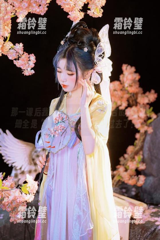 那一课后我发现爆机少女喵小吉的写真图册全是“嚯，一天竟然这样过去了！”