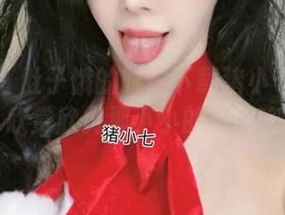 微密圈 – 肚子饿的时候下载猪小七的写真，欣赏欣赏那小小的“秘密”