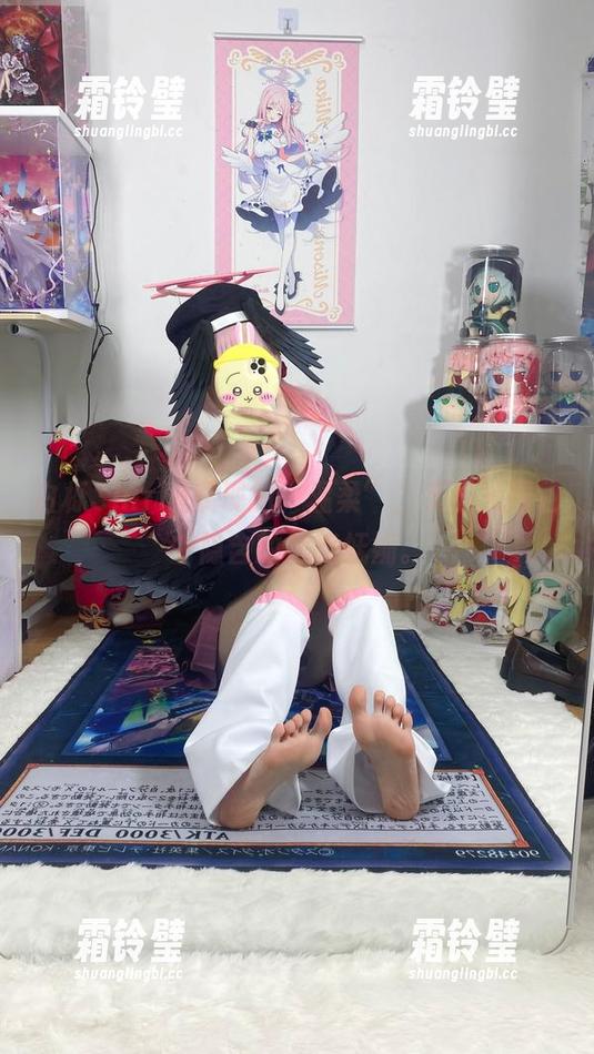 白栎Shirly展现的“温柔”，无圣光图包中隐含的那点妩媚。