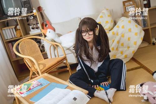 神沢永莉的美图珍藏册，粉色格子裙如同流星般划过我的心。