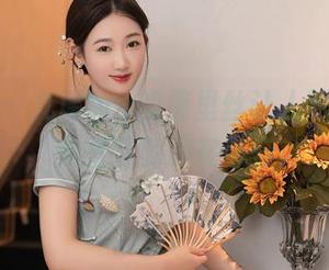 秀人网 – 九尾Ivy的裤里丝让人眼前一亮，美图下载势在必行。