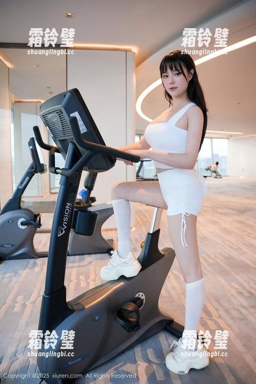秀人网 - 周慕汐的毛衣私房，合集里满满的暖意，身材与毛衣的相爱相杀，哈哈！