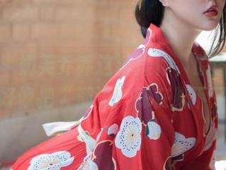 秀人网 – 奶芙乔乔这波操作，原图里的美足好像把“潮流”踩在脚下了？