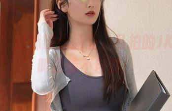 秀人网 – 奶酥的作品里，私拍的JK姿态，叫我情不自禁！
