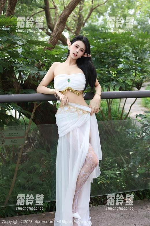 秀人网-容容容Alice 秀人网 - 假装优雅:容容容Alice的白裙写真,套图里还有配送的风!