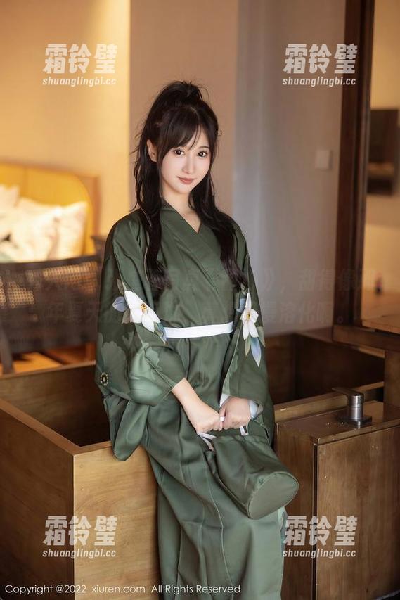 秀人网 - 张庭蓉写真《甜心》，甜得像那年夏天的冰淇淋，真想慢慢溶化啊。