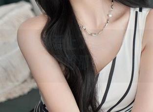 秀人网 – 我想我爱上了白白Alina的全套写真，和温柔的那份“甜蜜”。