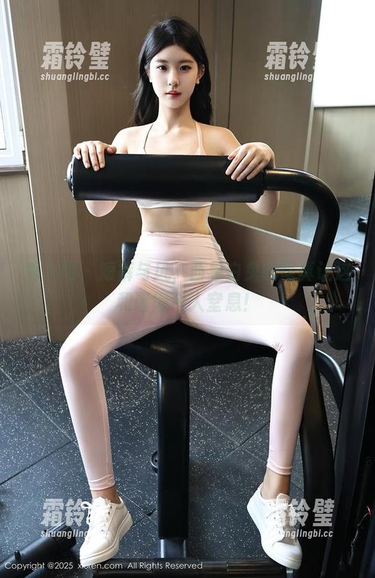 秀人网-西希白兔 秀人网 - 短裤与风,西希白兔的写真让这和谐得令人窒息!