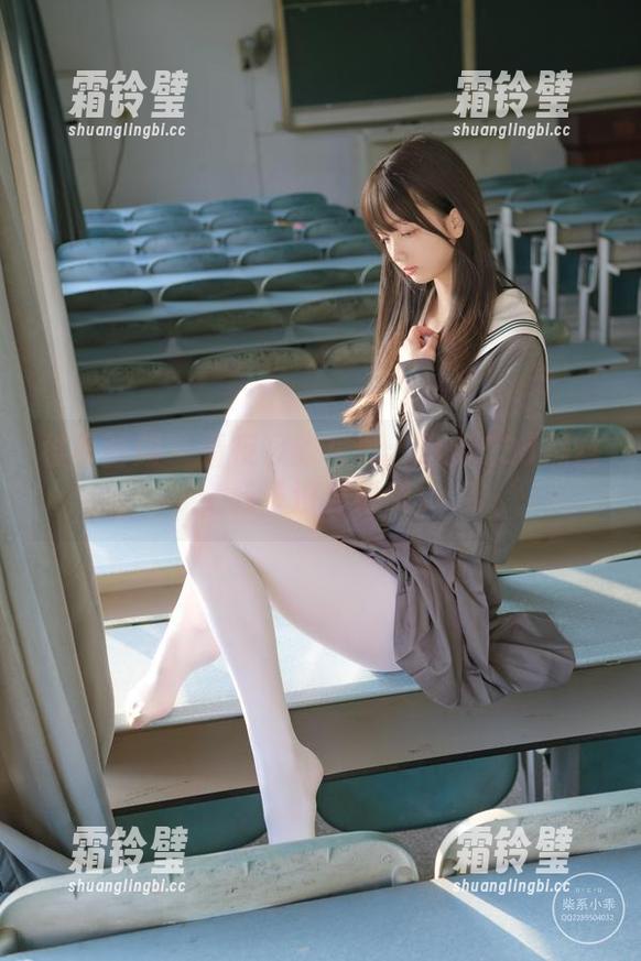 稚乖画册-夜夜 稚乖画册 - 看夜夜的写真:逛街13d黑丝,鞋子没穿好哦。