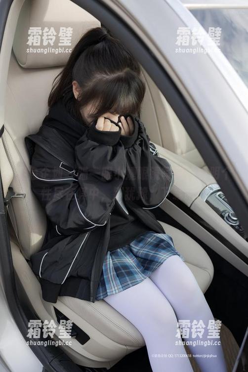 紧急企划 - 瞄一眼小婕眼镜写真，鲜明个性尽在其中，别犹豫，下载吧。