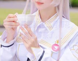 高清图片里，紫氯氯的二月梅花，好像春天都提前来了。