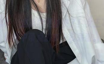绮梦摄影 – 曦曦的更新来了！女王写真，优雅中带点挑衅，真刺激。