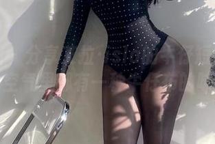 微密圈 – 分享艾拉·isla的牛仔短裤作品集，空气里都有一种牛仔布的味道。