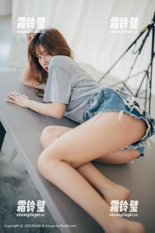 菠萝社 - 柳侑绮的新资源来了，水手服让你想起中学时的懵懂青春！