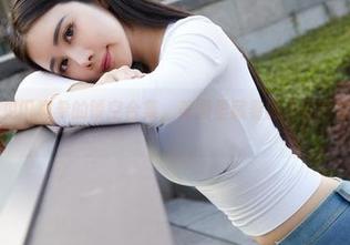 蜜桃社 – 见识真希的镂空合集，美图里藏着的不同寻常值得深思。