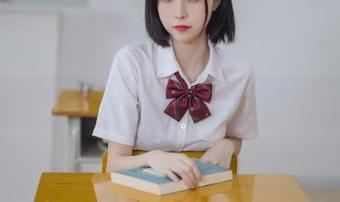 一条牛仔短裤2，让许岚LAN在私房里面活成了梦中情人。
