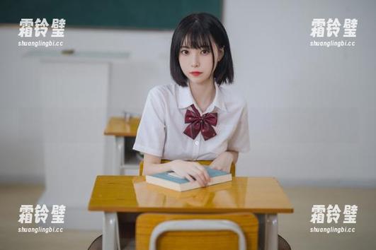 许岚LAN 一条牛仔短裤2,让许岚LAN在私房里面活成了梦中情人。