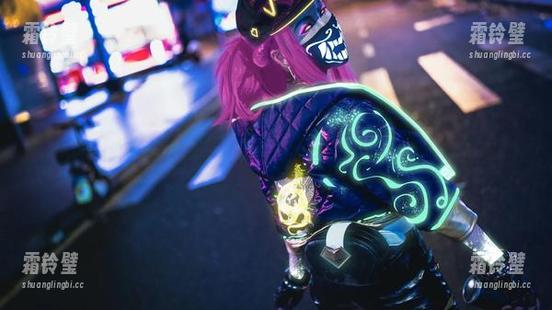 阿薰kaOri说她可以搅拌魔法，没想到cos魔女姐姐拿到了图册扔给我瞧！