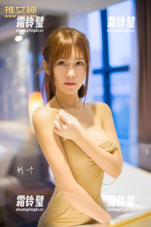 青豆客-施忆佳Kitty酱 青豆客 - 施忆佳Kitty酱这次的秘书写真带着点小火花,免费享用,别说我没提醒。