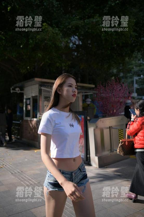 魔镜街拍 图集大放送!魔镜街拍中的黑丝展会模特,不看绝对亏!