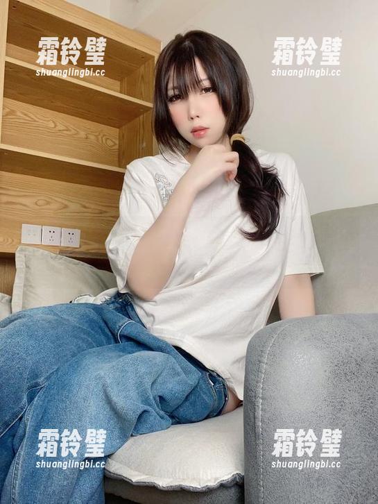 鹿野希搭配黑丝，在图库中碰撞出意想不到的高清火花！