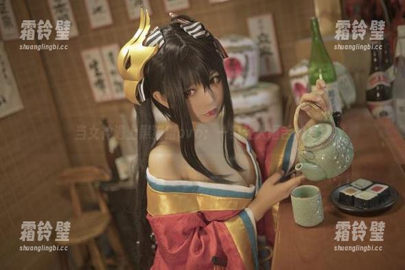 当女神遇上黑猫猫ovo：一组让人咂舌的写真